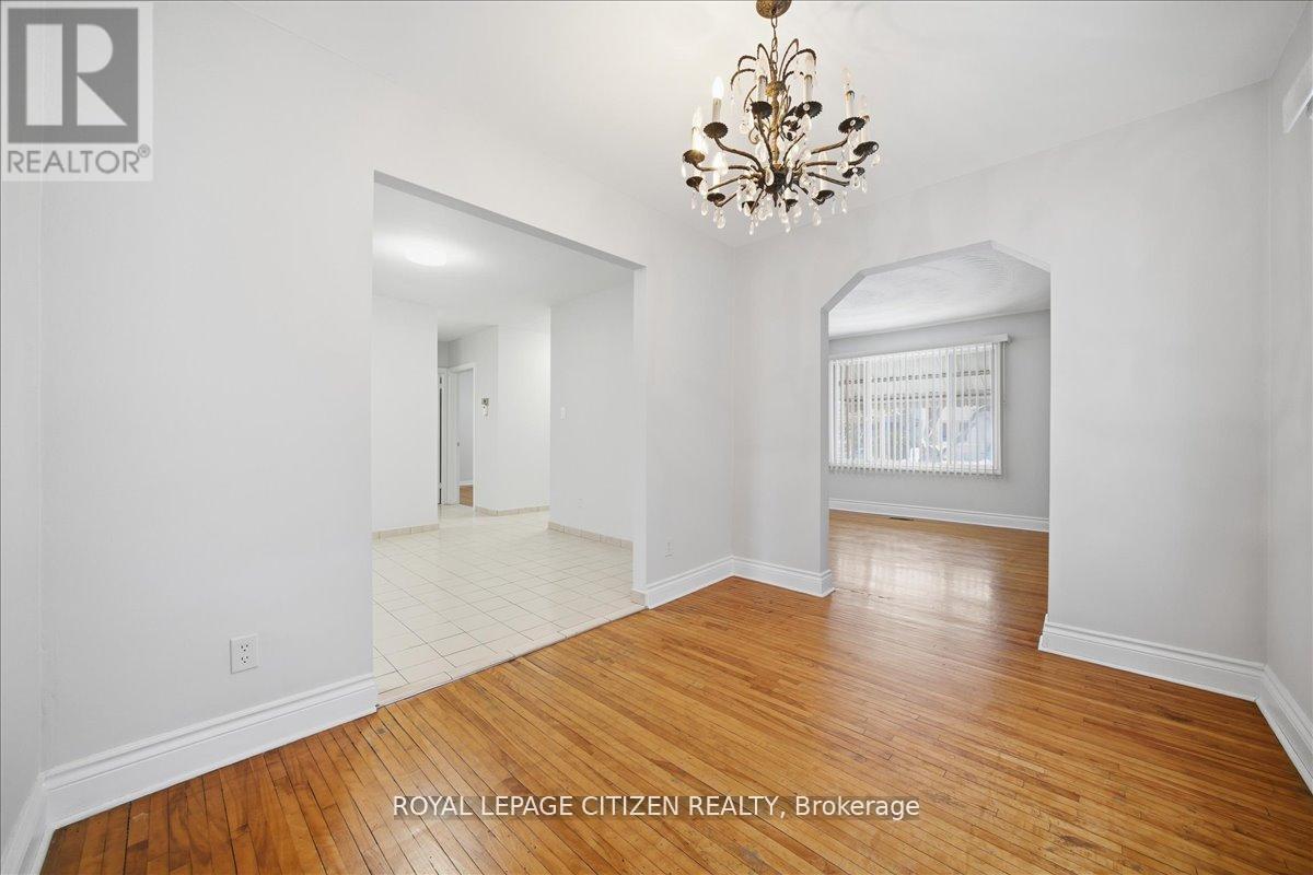 Main - 20 Dunsmore Gardens, Toronto, Ontario  M3H 3M2 - Photo 12 - C12787892