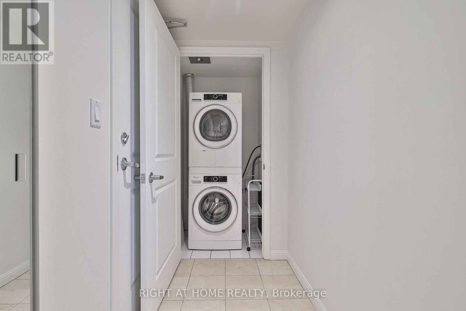 1407 - 900 Mount Pleasant Road, Toronto, Ontario  M4P 3J9 - Photo 22 - C12787912