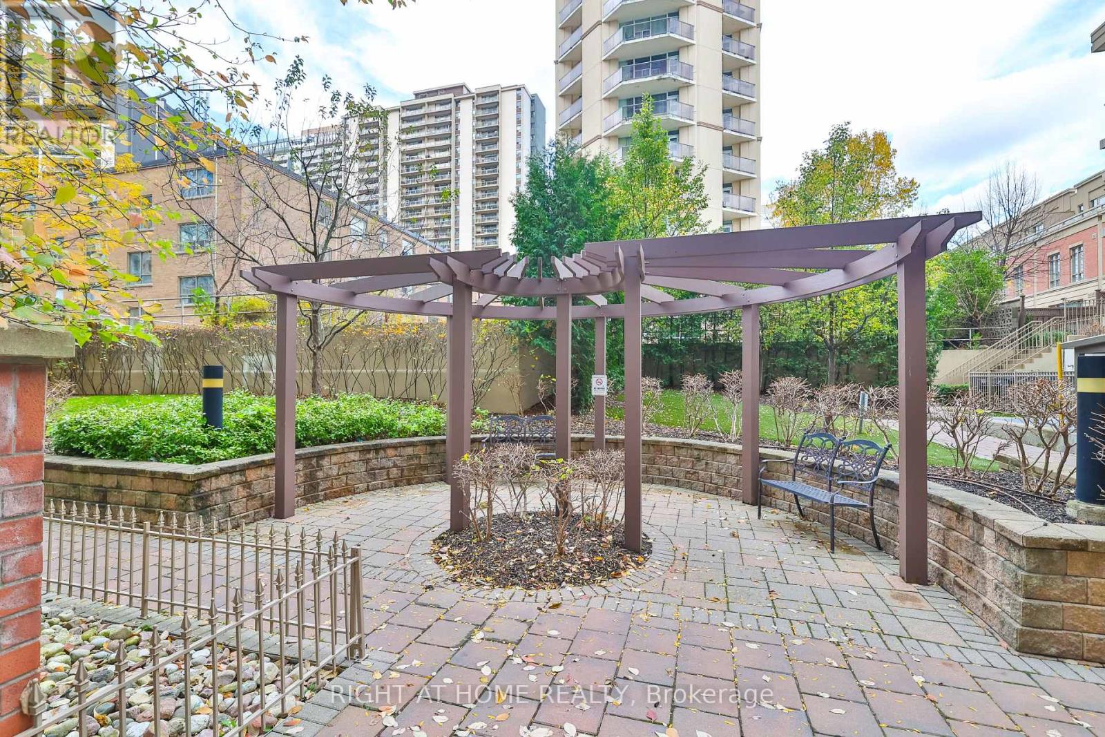 1407 - 900 Mount Pleasant Road, Toronto, Ontario  M4P 3J9 - Photo 27 - C12787912