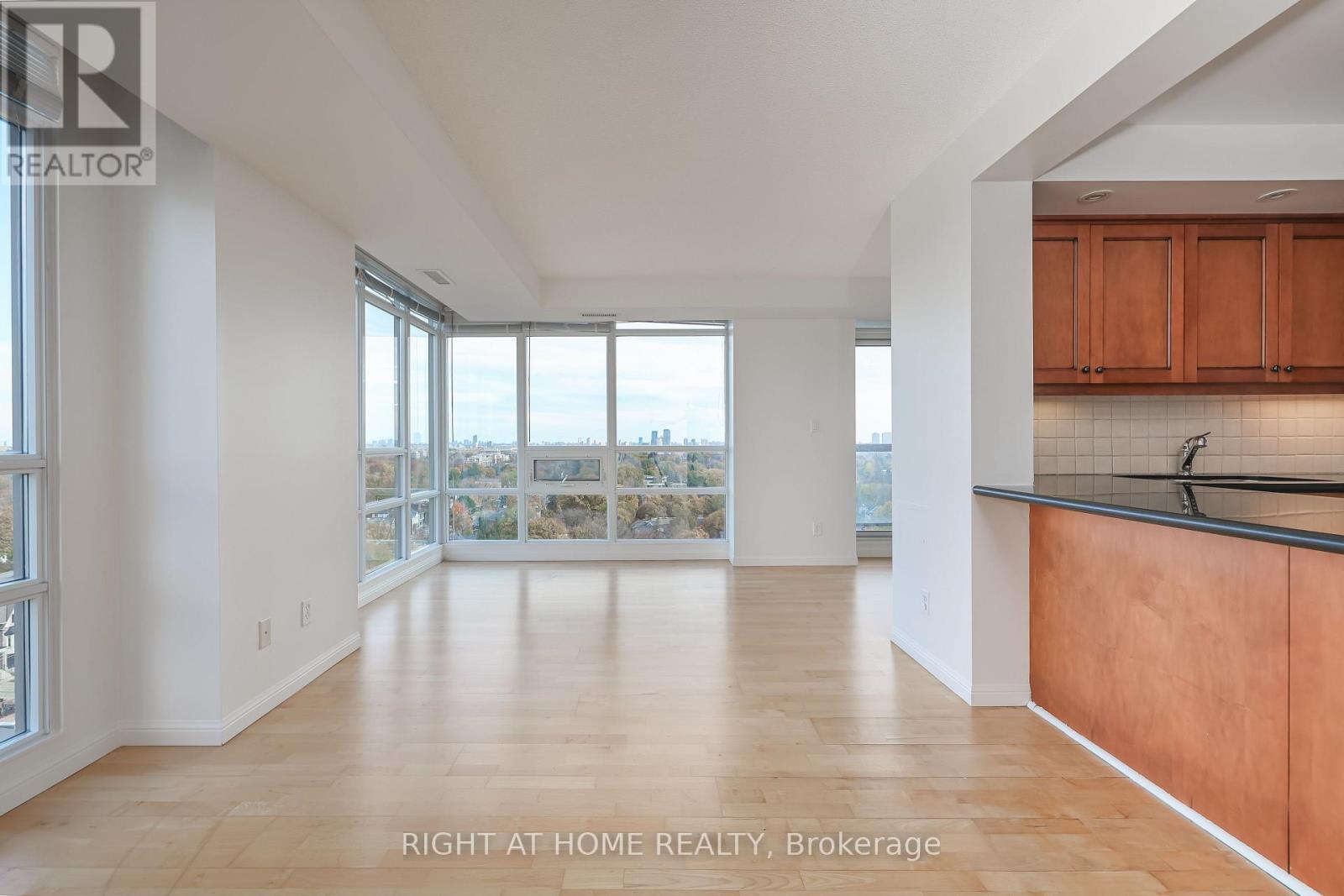 1407 - 900 Mount Pleasant Road, Toronto, Ontario  M4P 3J9 - Photo 4 - C12787912