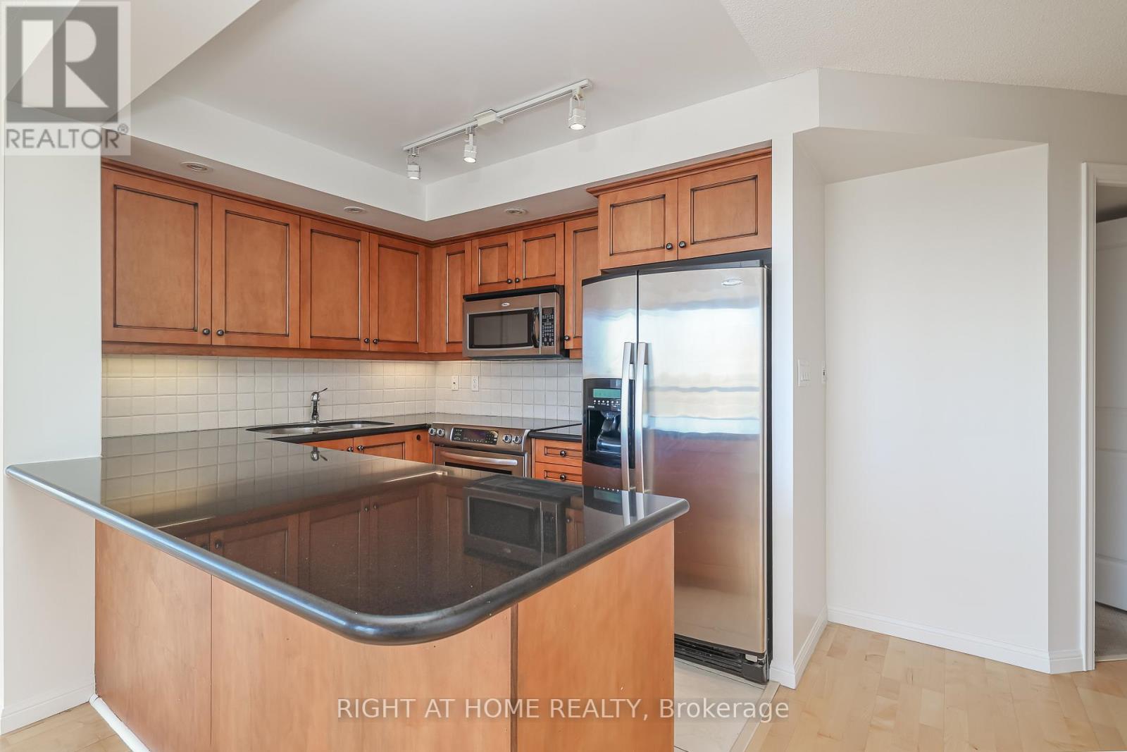 1407 - 900 Mount Pleasant Road, Toronto, Ontario  M4P 3J9 - Photo 7 - C12787912