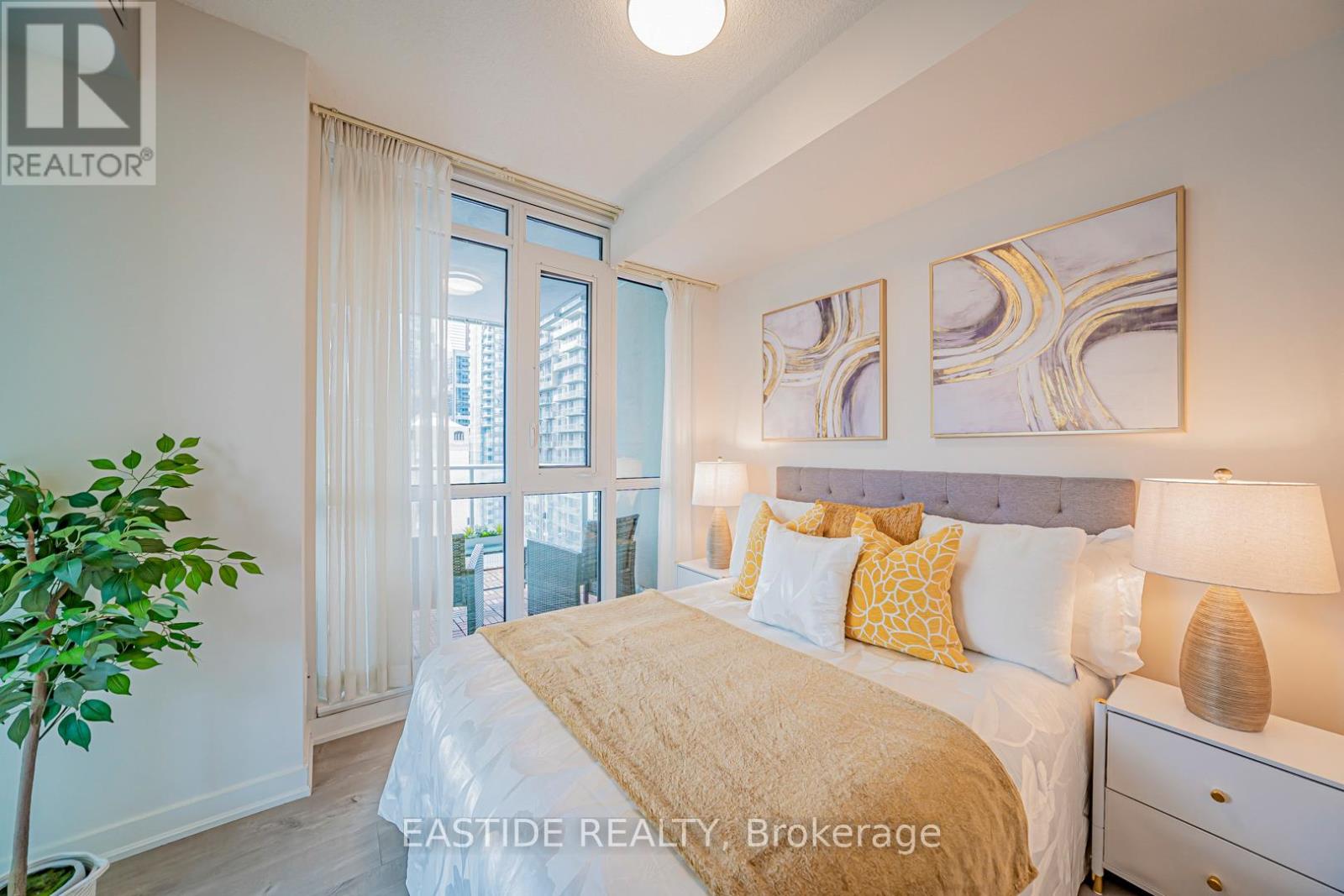 1502 - 30 Nelson Street, Toronto, Ontario  M5V 0H5 - Photo 9 - C12787954