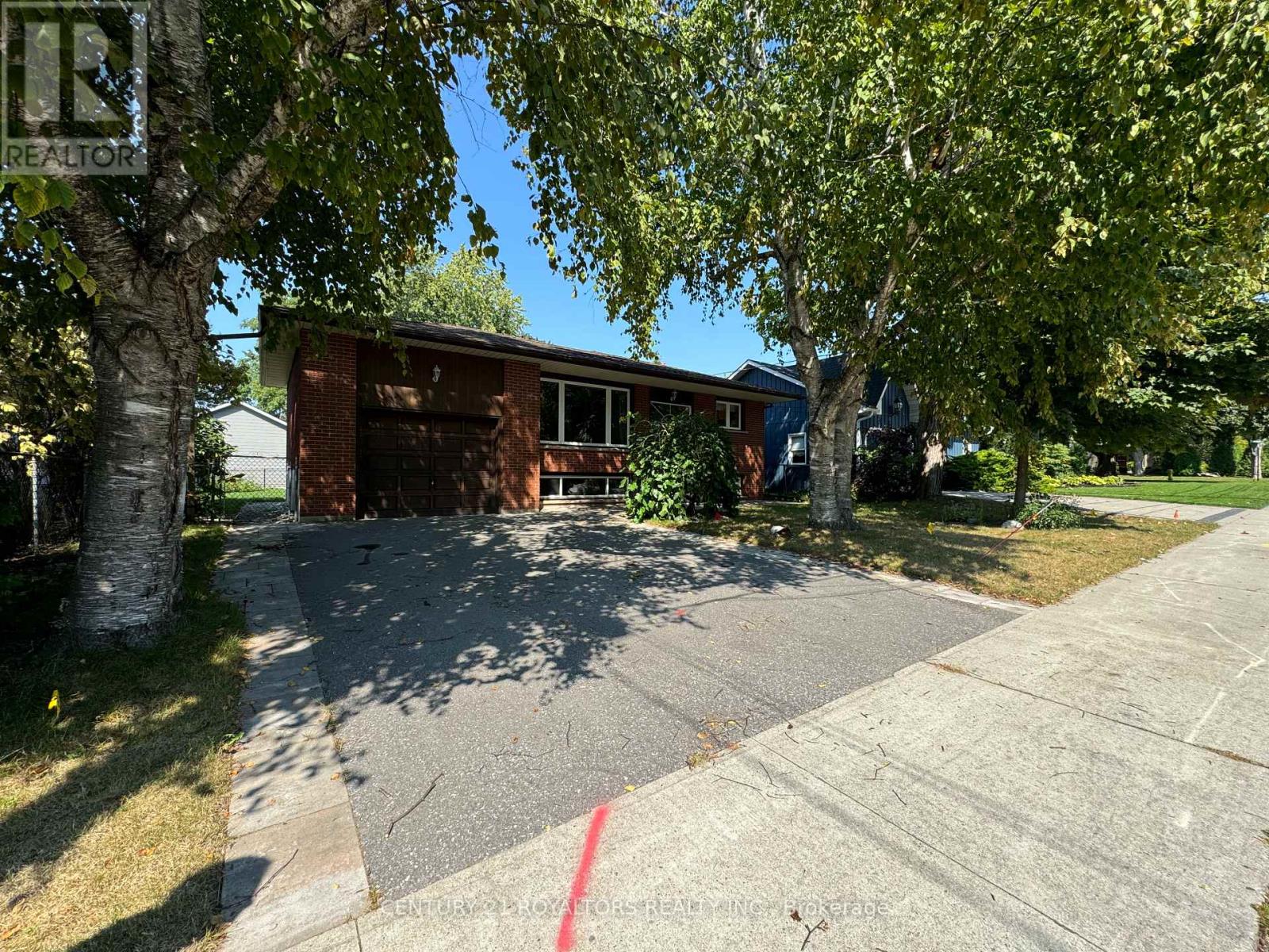 404 Trent Street W, Whitby, Ontario  L1N 1M5 - Photo 1 - E12787884