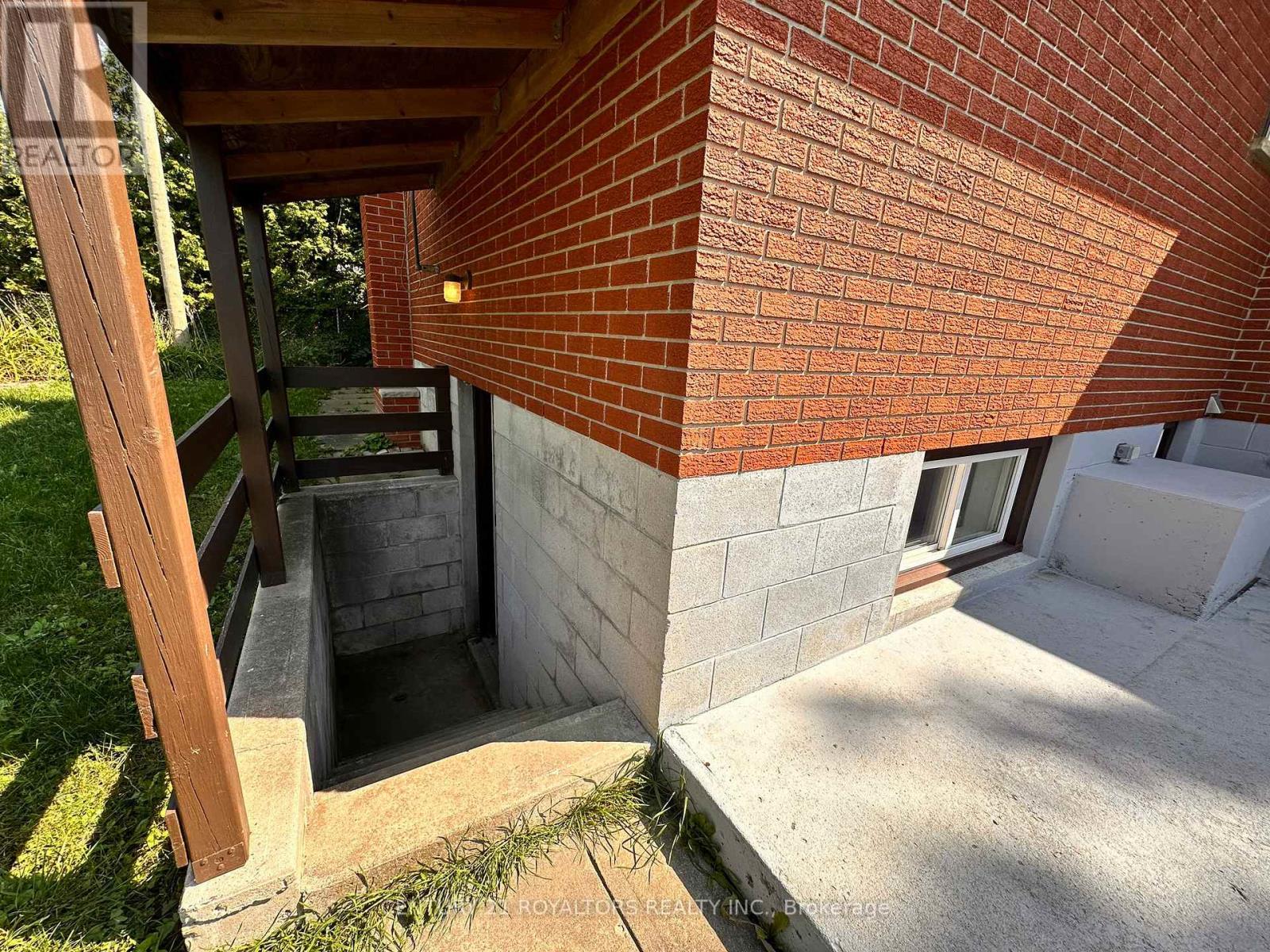 404 Trent Street W, Whitby, Ontario  L1N 1M5 - Photo 3 - E12787884