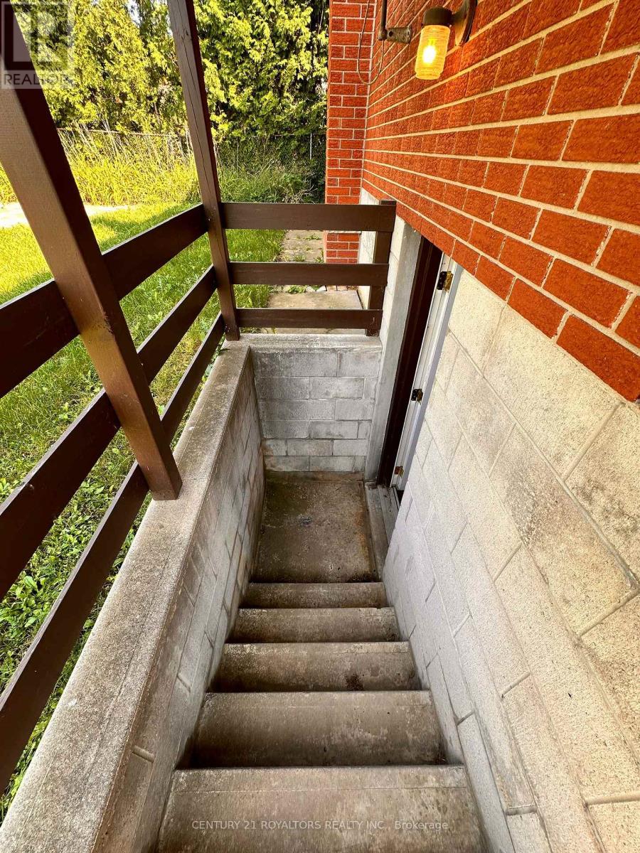 404 Trent Street W, Whitby, Ontario  L1N 1M5 - Photo 4 - E12787884