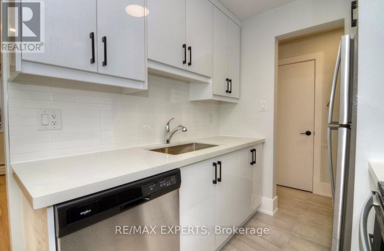 202 - 839 Cosburn Avenue, Toronto, Ontario  M4C 2V9 - Photo 2 - E12787946