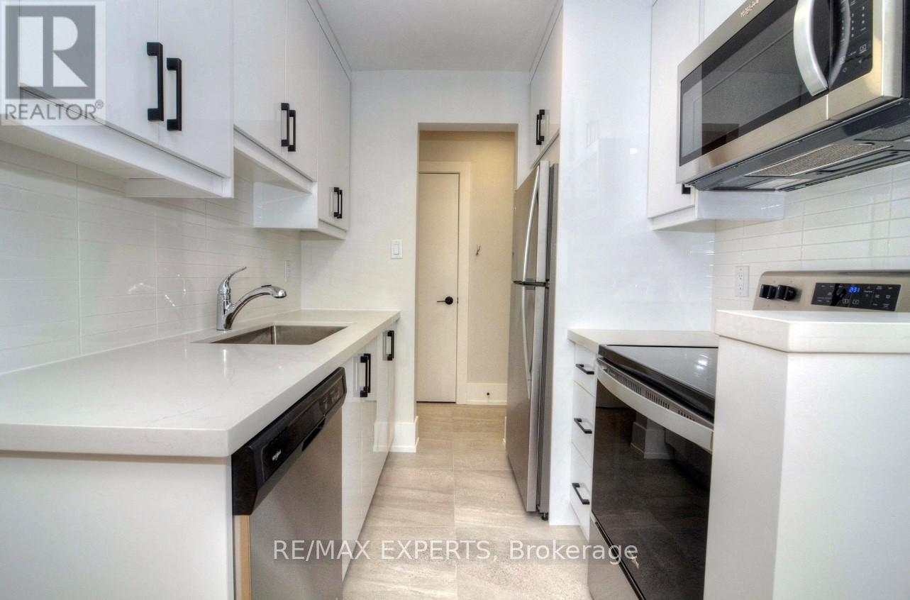 202 - 839 Cosburn Avenue, Toronto, Ontario  M4C 2V9 - Photo 4 - E12787946