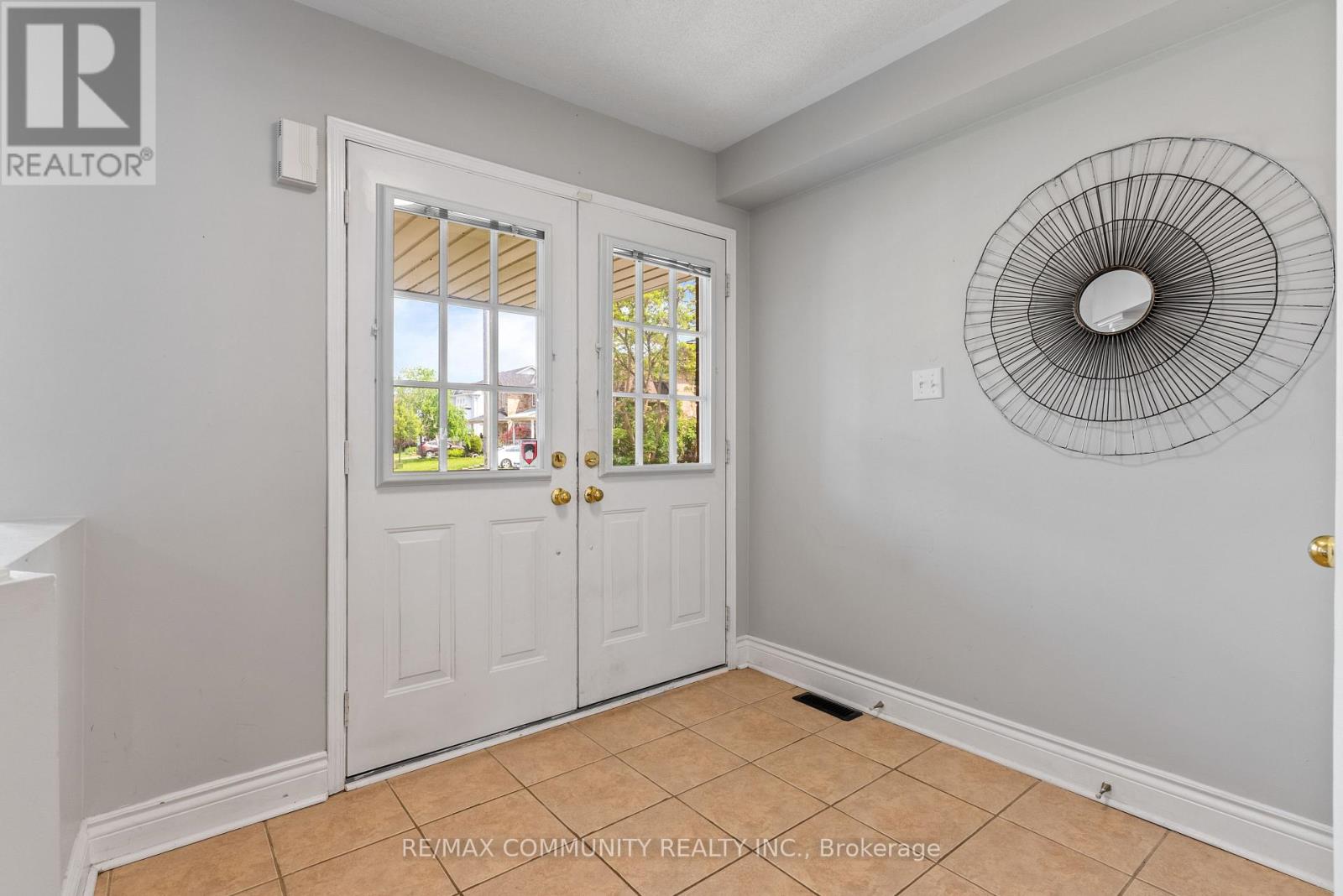 1081 Langford Street, Oshawa, Ontario  L1K 2V9 - Photo 5 - E12787962