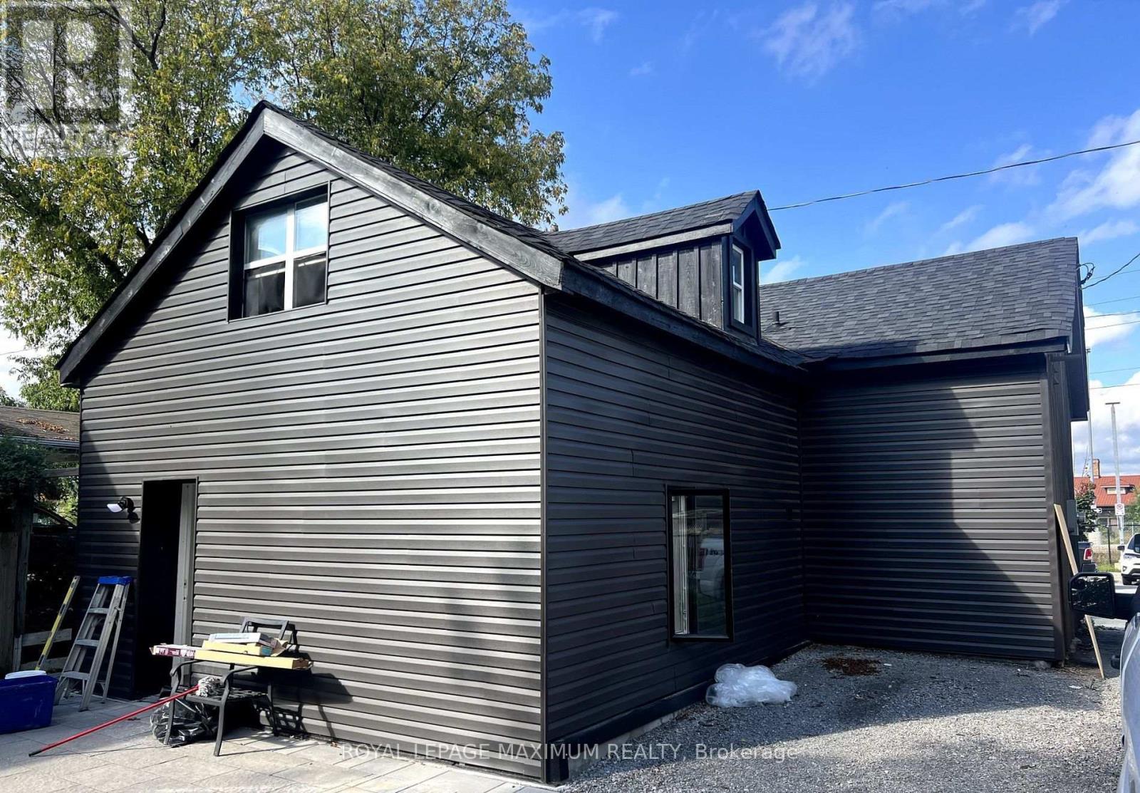 45 Gowan Street, Barrie, Ontario  L4N 2P1 - Photo 3 - S12776158