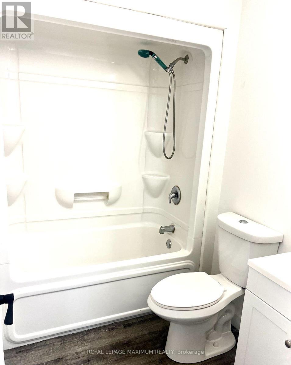 45 Gowan Street, Barrie, Ontario  L4N 2P1 - Photo 10 - S12776158