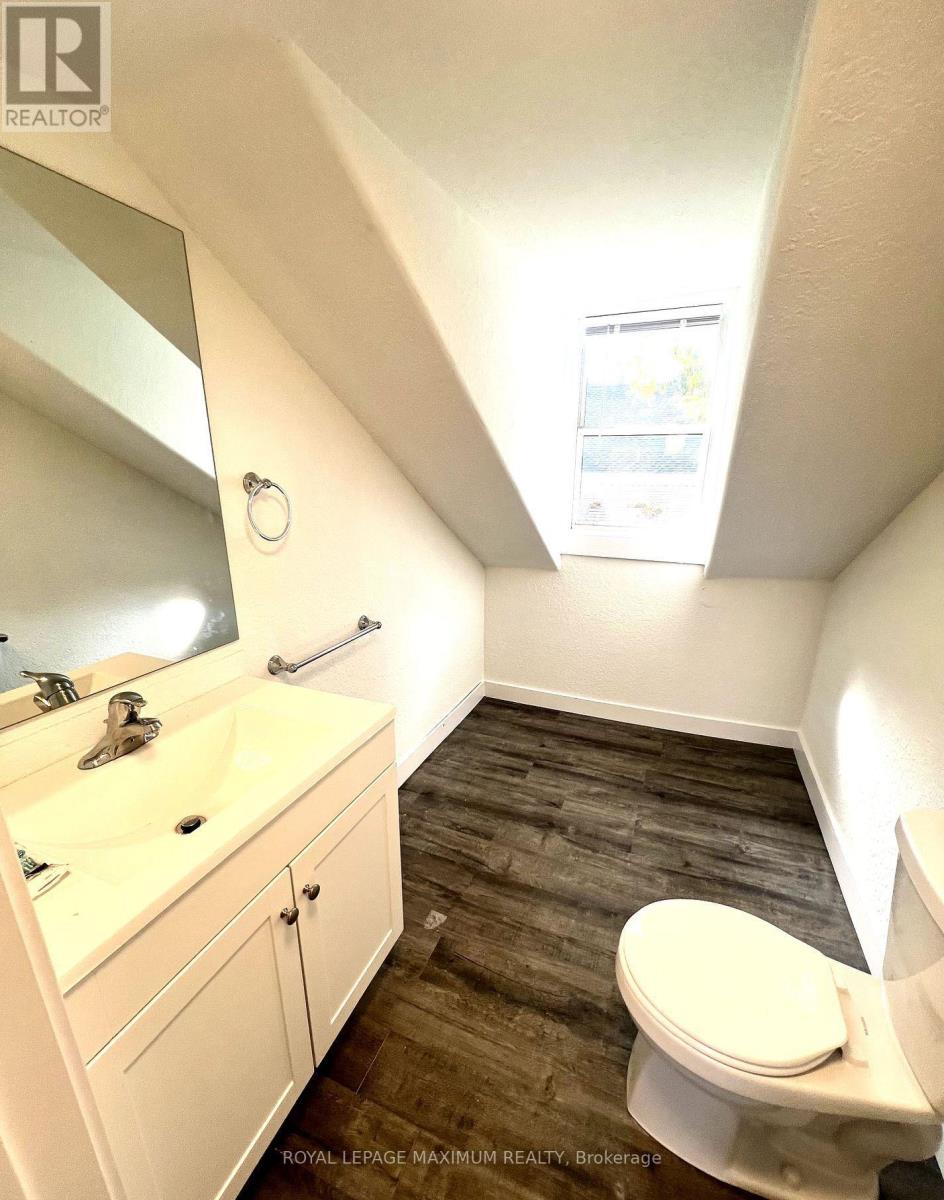 45 Gowan Street, Barrie, Ontario  L4N 2P1 - Photo 8 - S12776158