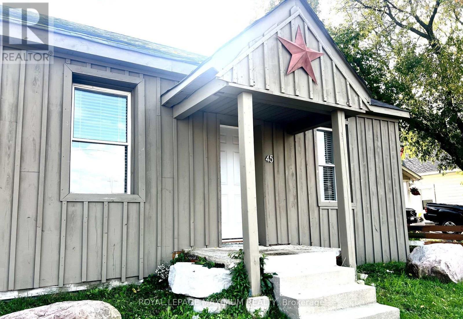 45 Gowan Street, Barrie, Ontario  L4N 2P1 - Photo 2 - S12776158