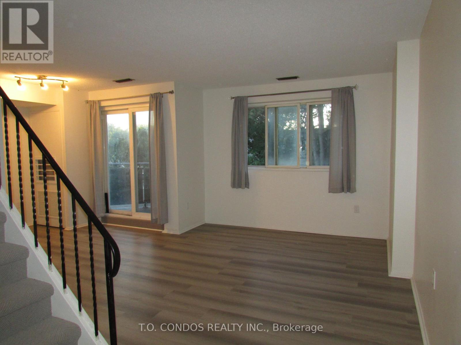 213 - 2001 Bonnymede Drive, Mississauga, Ontario  L5J 4H8 - Photo 2 - W12763232