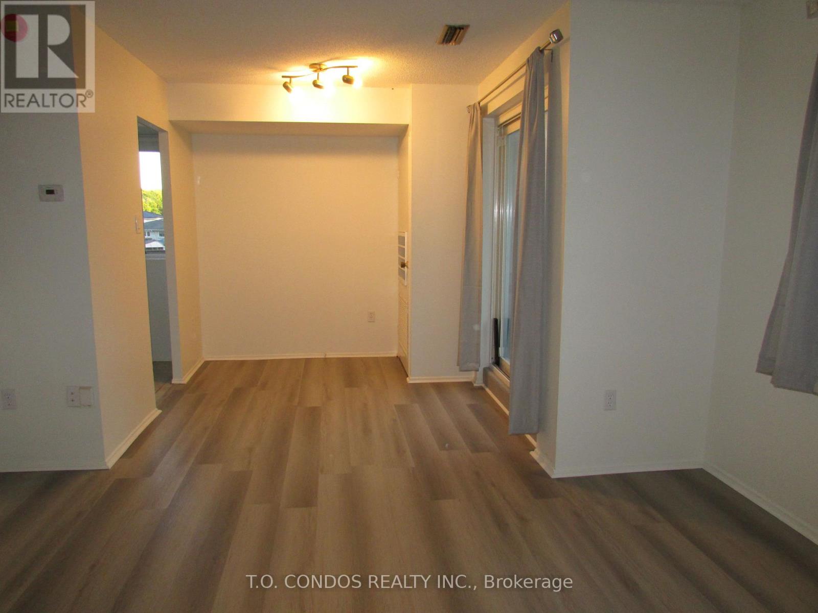 213 - 2001 Bonnymede Drive, Mississauga, Ontario  L5J 4H8 - Photo 3 - W12763232