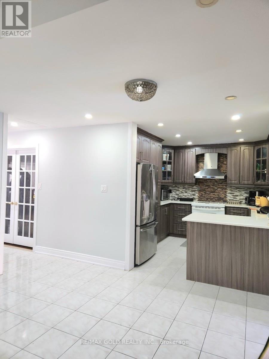 35 Kirk Drive, Brampton, Ontario  L6X 4E6 - Photo 8 - W12783704