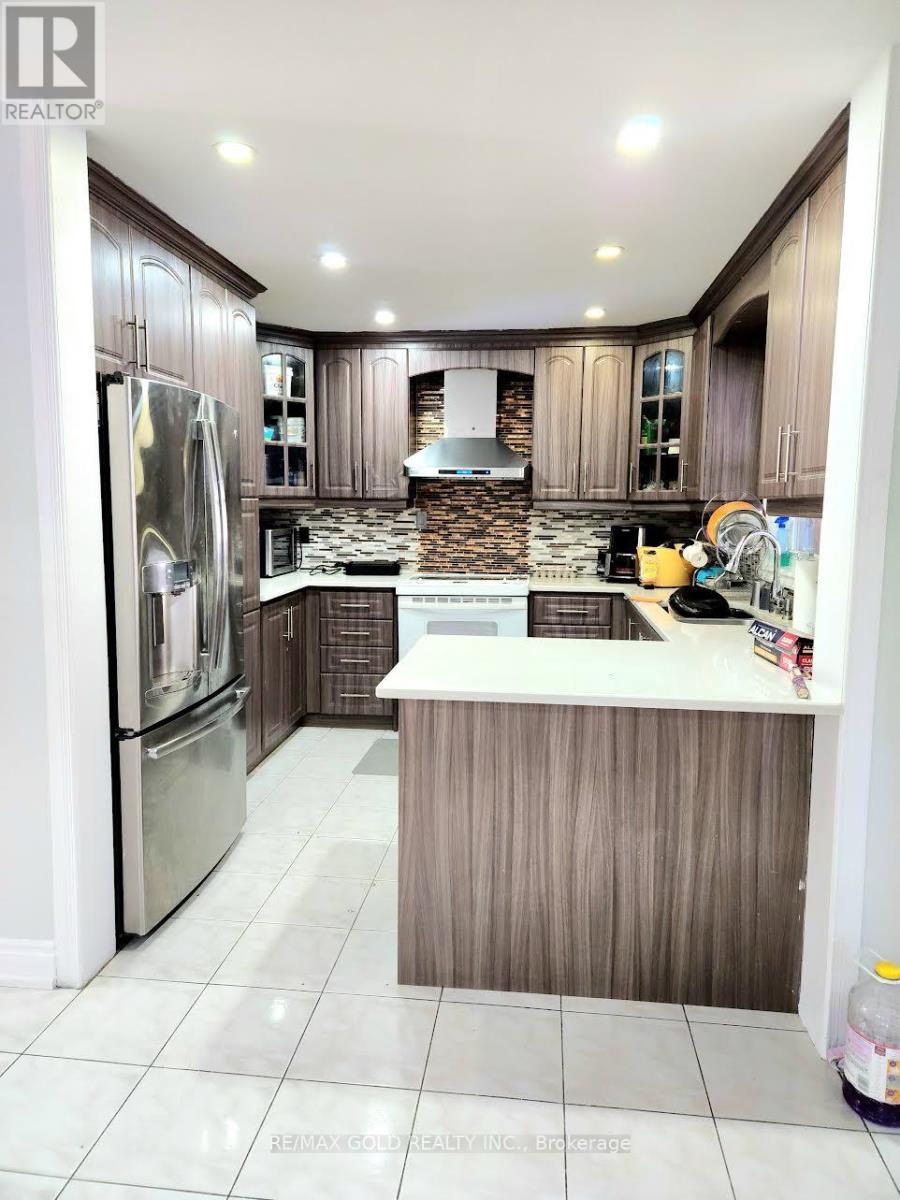 35 Kirk Drive, Brampton, Ontario  L6X 4E6 - Photo 9 - W12783704