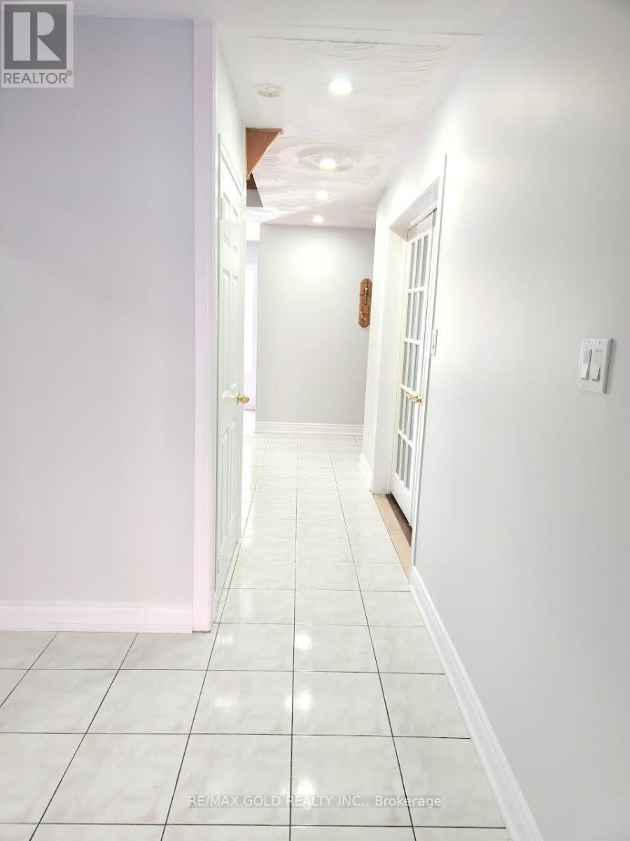 35 Kirk Drive, Brampton, Ontario  L6X 4E6 - Photo 22 - W12783704