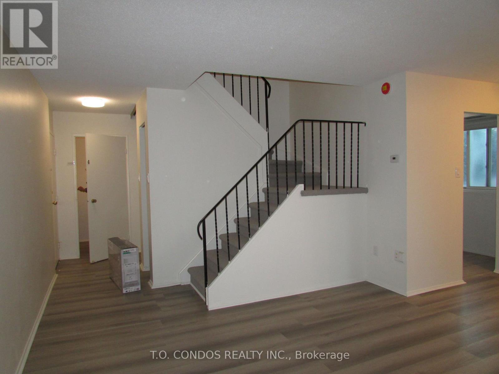 213 - 2001 Bonnymede Drive, Mississauga, Ontario  L5J 4H8 - Photo 7 - W12763232