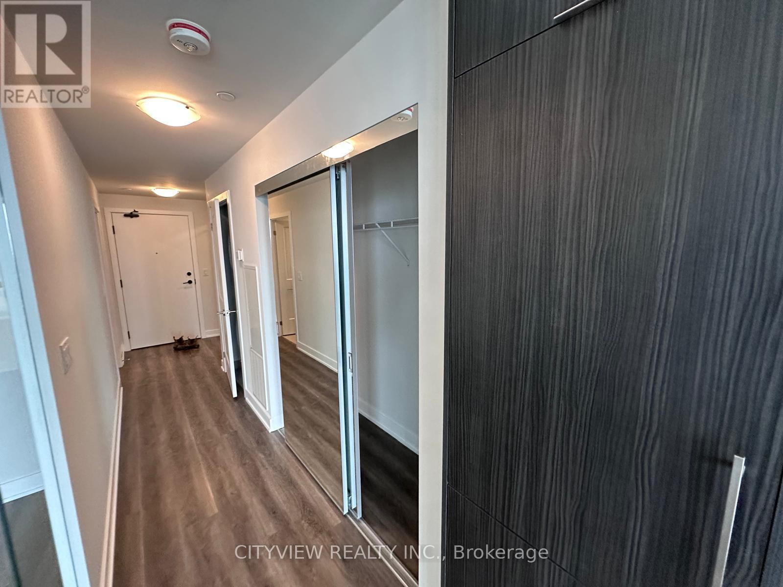 2104 - 430 Square One Drive, Mississauga, Ontario  L5B 0L6 - Photo 10 - W12787748