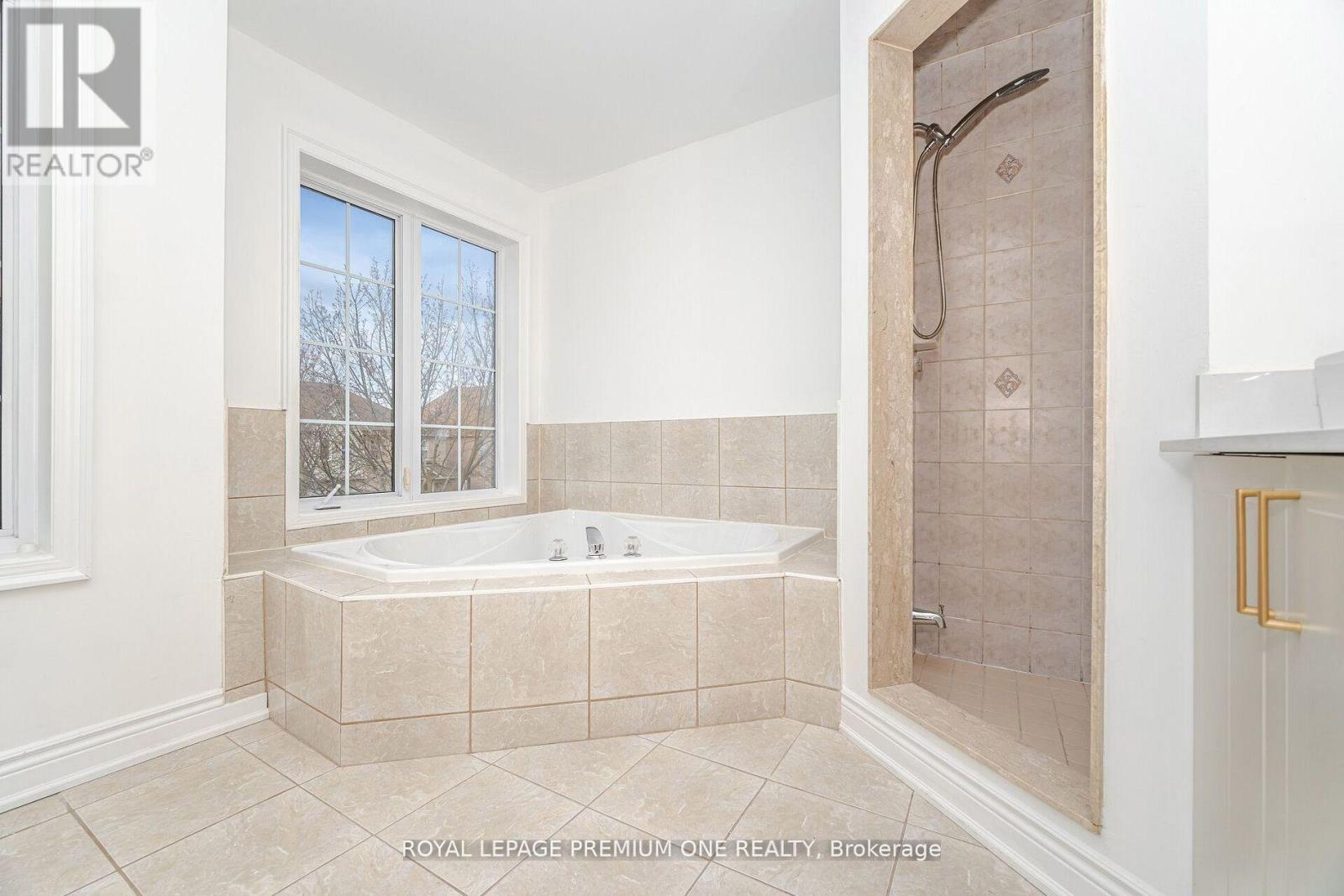 224 Hollywood Hill Circle, Vaughan, Ontario  L4H 2P7 - Photo 31 - N12787814