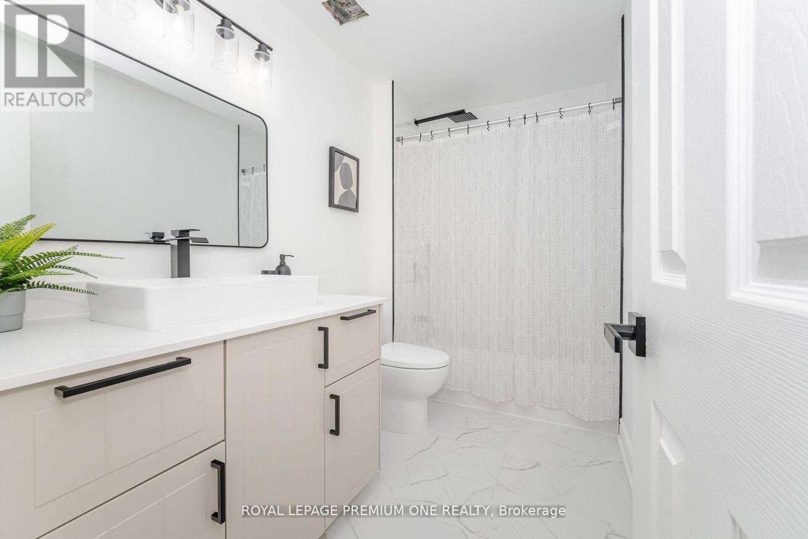 224 Hollywood Hill Circle, Vaughan, Ontario  L4H 2P7 - Photo 39 - N12787814