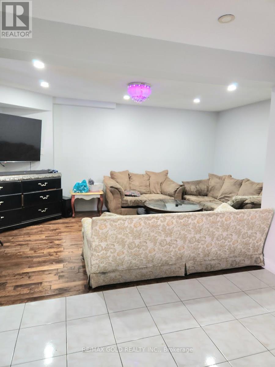 35 Kirk Drive, Brampton, Ontario  L6X 4E6 - Photo 23 - W12783704