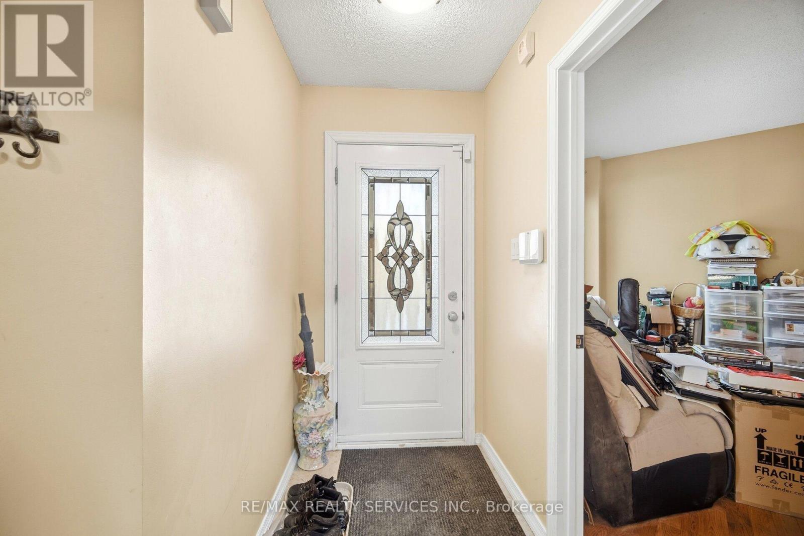 89 Candy Crescent, Brampton, Ontario  L6X 3T6 - Photo 4 - W12786838