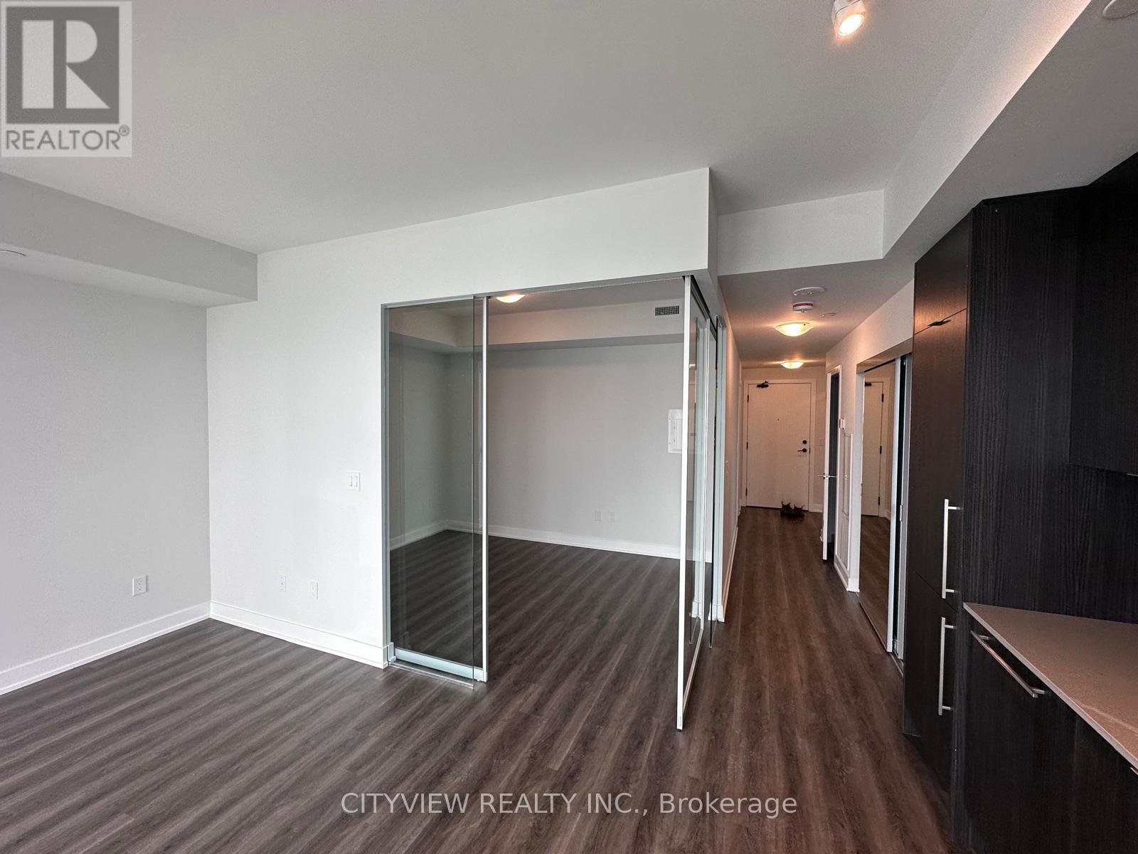 2104 - 430 Square One Drive, Mississauga, Ontario  L5B 0L6 - Photo 13 - W12787748