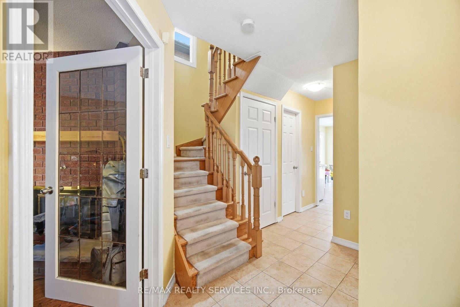 89 Candy Crescent, Brampton, Ontario  L6X 3T6 - Photo 5 - W12786838