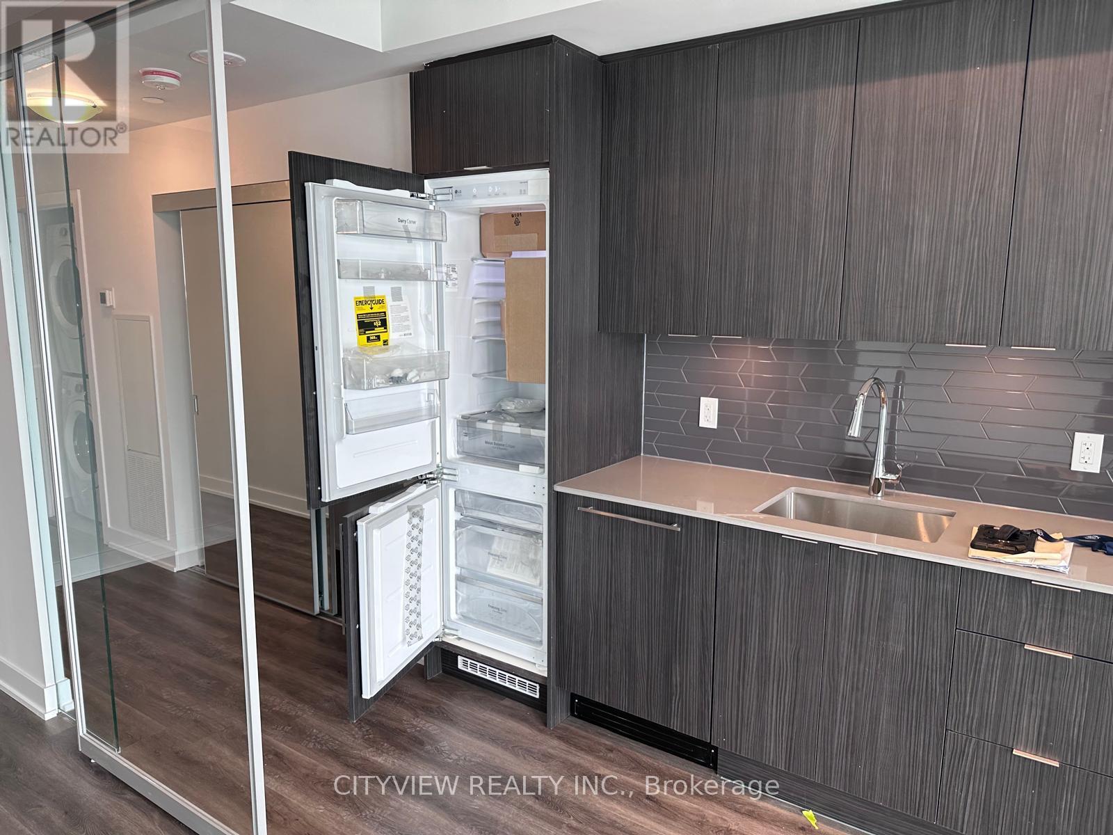 2104 - 430 Square One Drive, Mississauga, Ontario  L5B 0L6 - Photo 5 - W12787748