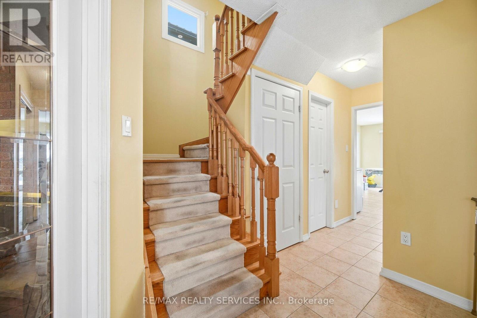 89 Candy Crescent, Brampton, Ontario  L6X 3T6 - Photo 18 - W12786838