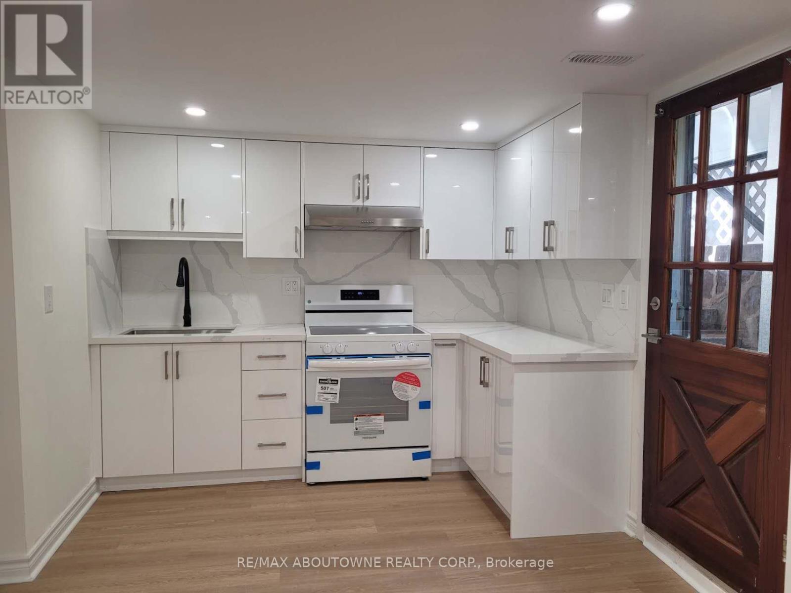 Lower - 255 Weldon Avenue, Oakville, Ontario  L6K 2H9 - Photo 6 - W12787782