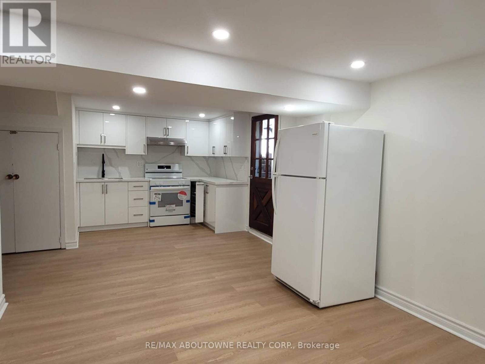 Lower - 255 Weldon Avenue, Oakville, Ontario  L6K 2H9 - Photo 8 - W12787782