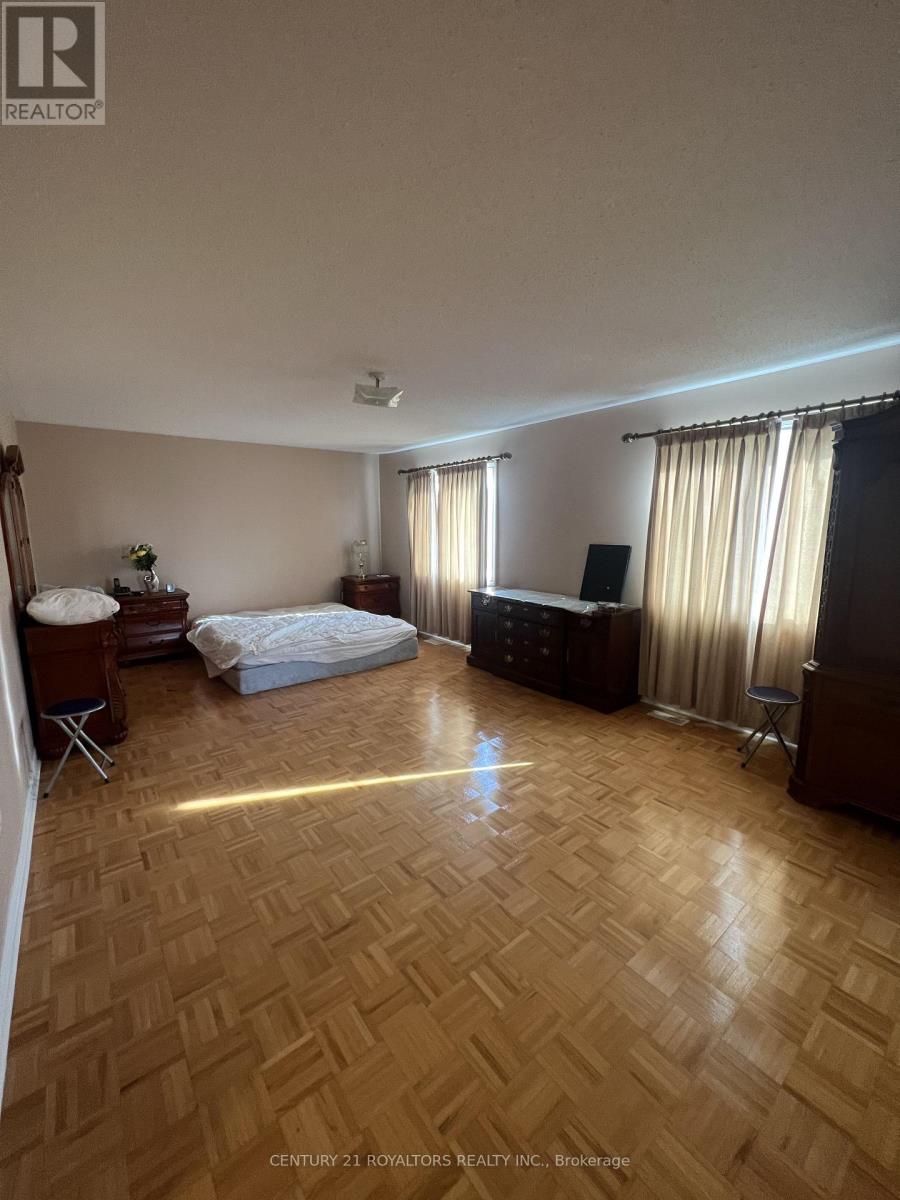 55 Richgrove Drive, Brampton, Ontario  L6P 1X6 - Photo 5 - W12787810