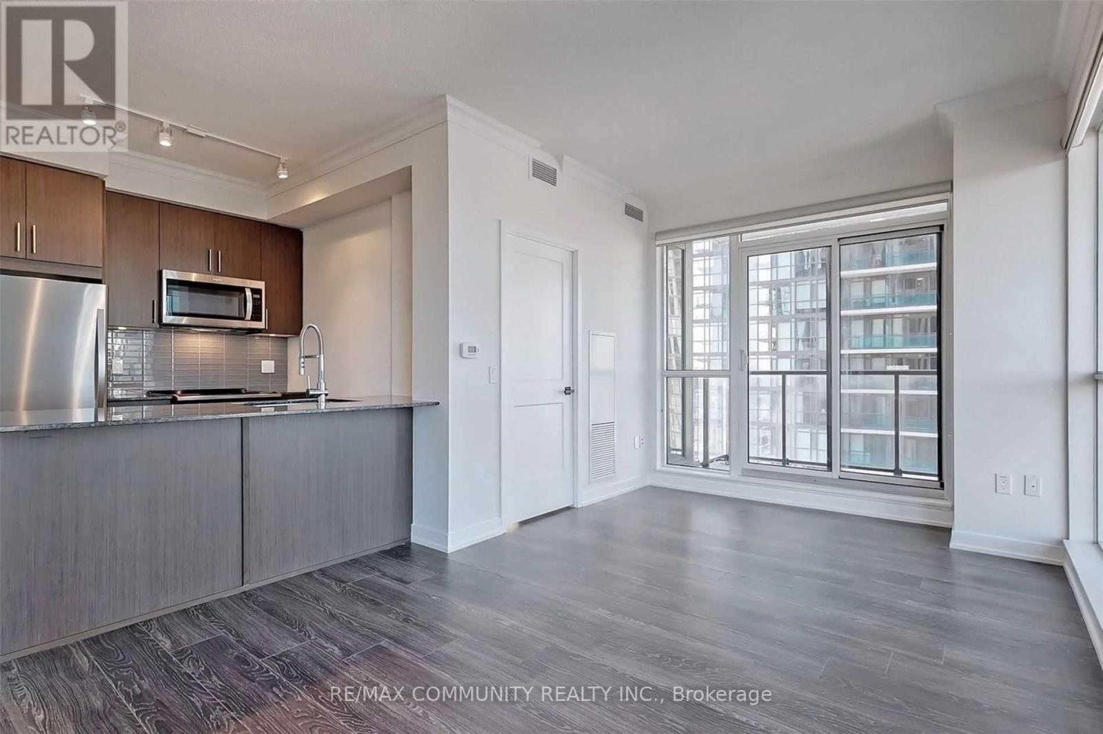 1207 - 4085 Parkside Village Drive, Mississauga, Ontario  L5B 0K9 - Photo 10 - W12787880