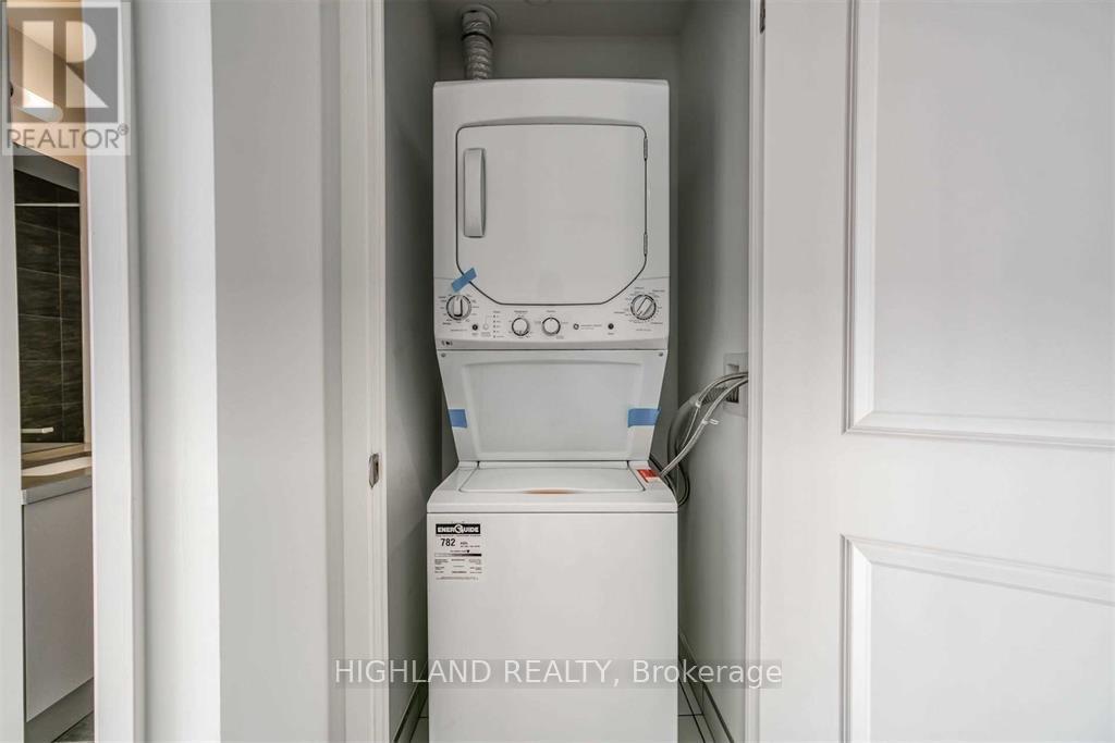 1802 - 297 Oak Walk Drive, Oakville, Ontario  L6H 6Z3 - Photo 13 - W12787900