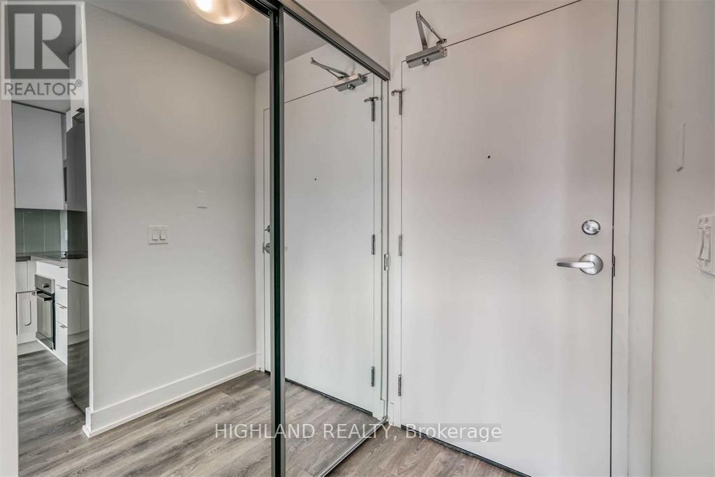 1802 - 297 Oak Walk Drive, Oakville, Ontario  L6H 6Z3 - Photo 4 - W12787900