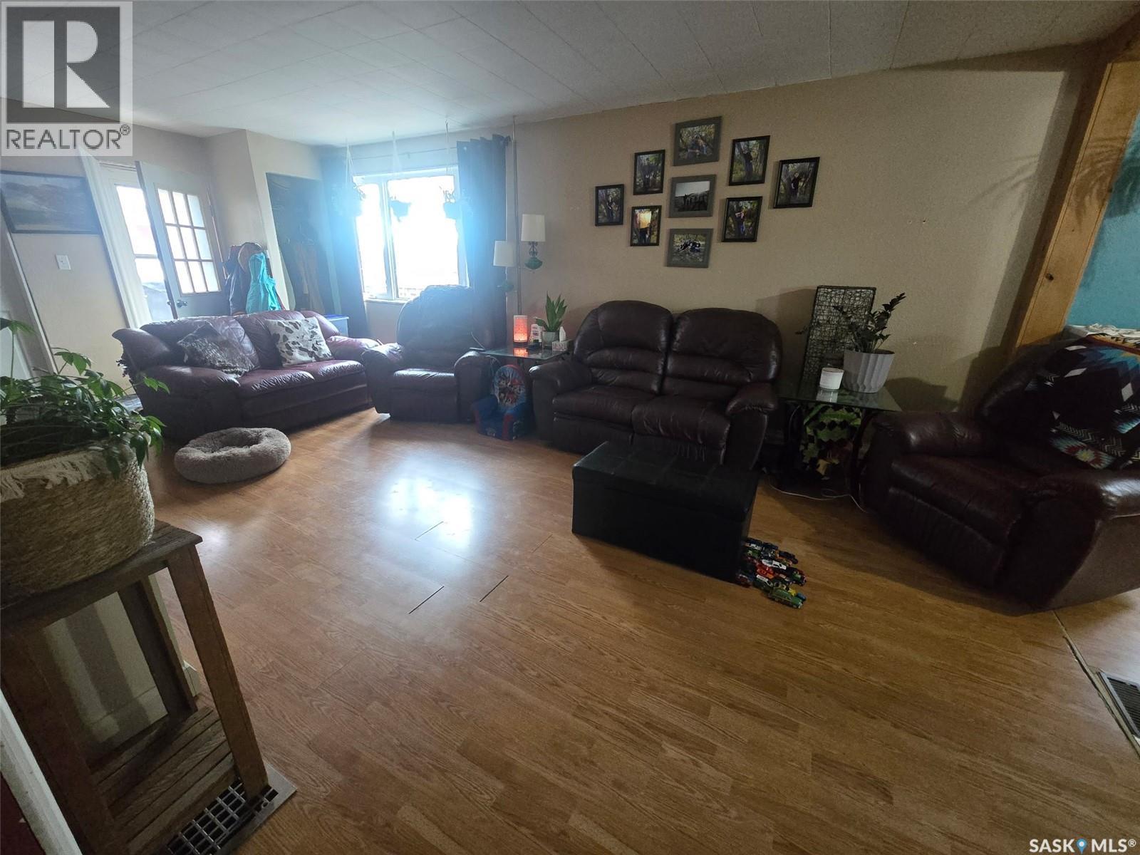 2014 1st Street N, Rockglen, Saskatchewan  S0H 3R0 - Photo 6 - SK028558