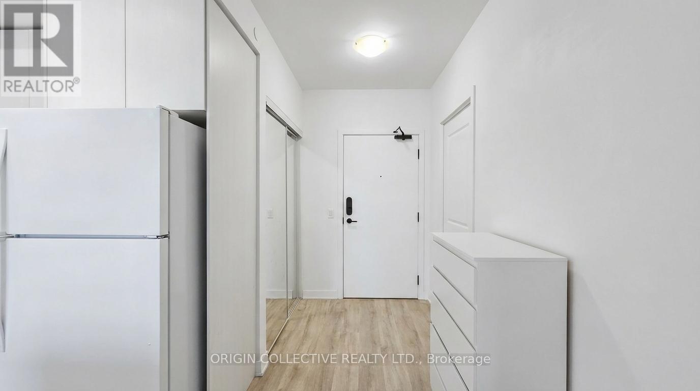 1010 - 4675 Metcalfe Avenue, Mississauga, Ontario  L5M 0Z8 - Photo 5 - W12787942