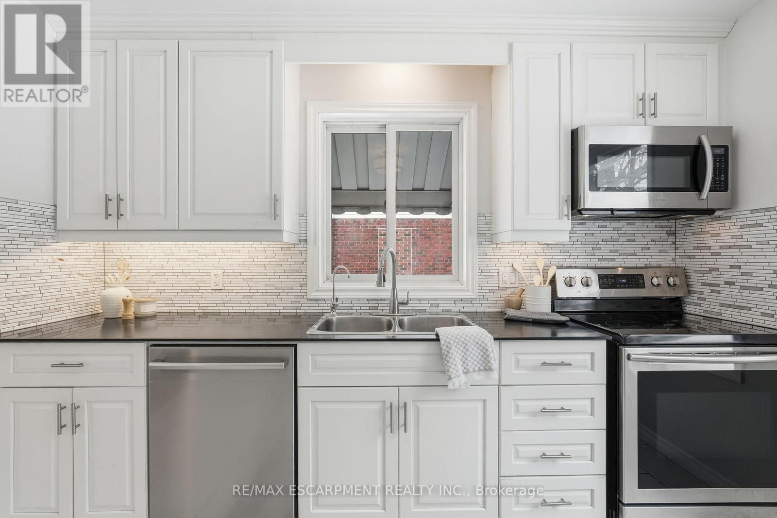 15 Mulock Avenue, Hamilton, Ontario  L8T 1H4 - Photo 17 - X12787780