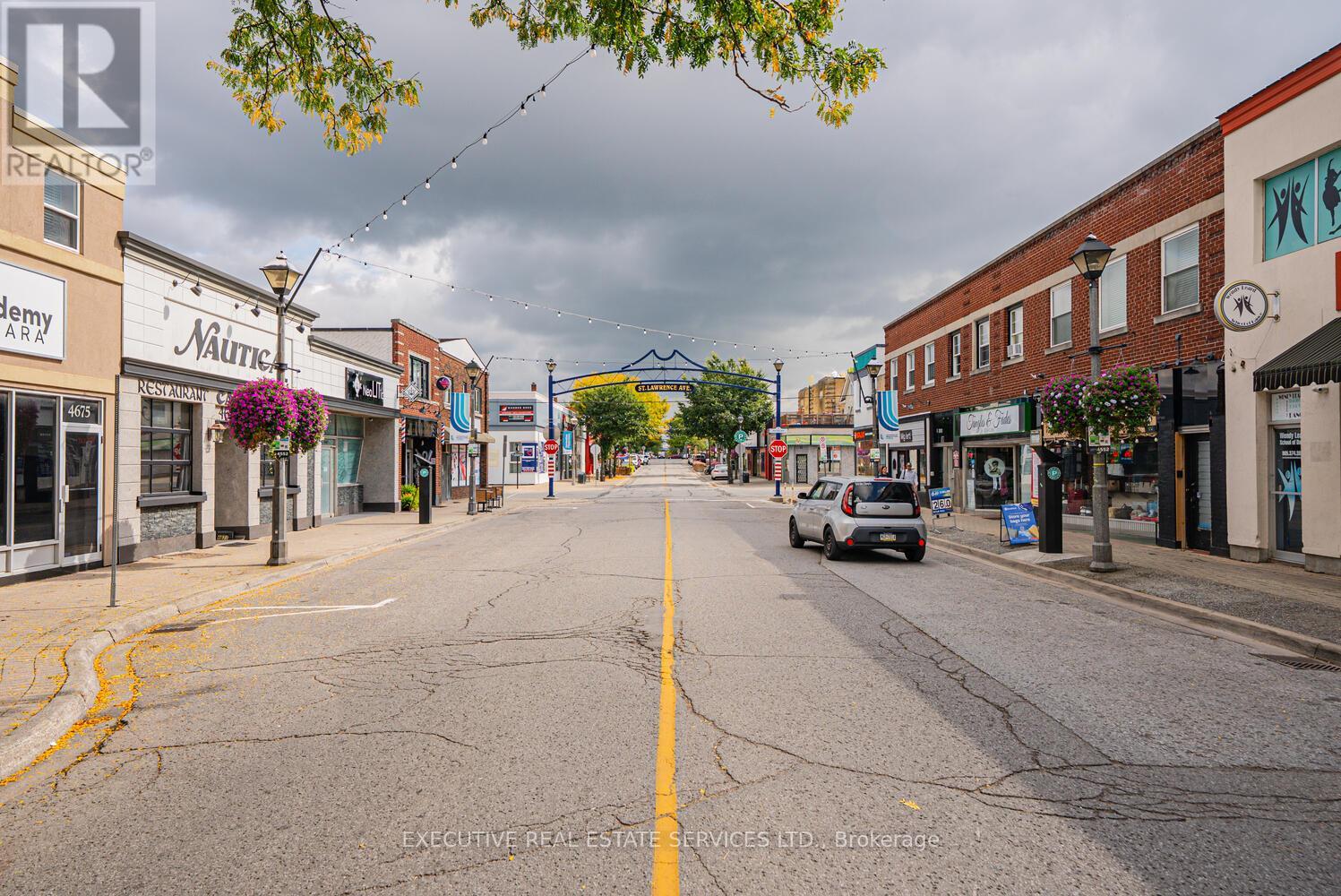 4681 Queen Street, Niagara Falls (Downtown), Ontario  L2E 2L9 - Photo 1 - X12787952