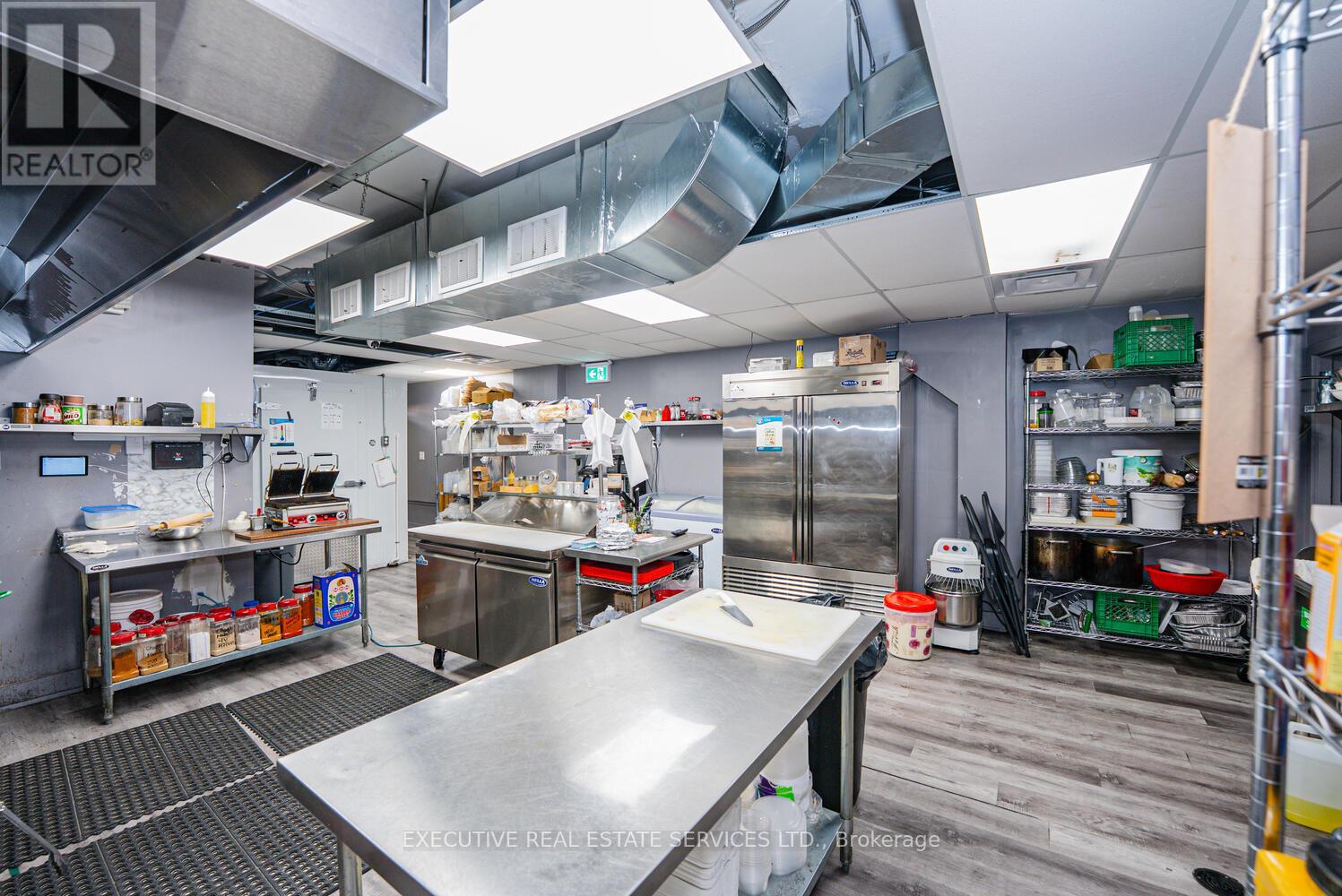 4681 Queen Street, Niagara Falls (Downtown), Ontario  L2E 2L9 - Photo 13 - X12787952