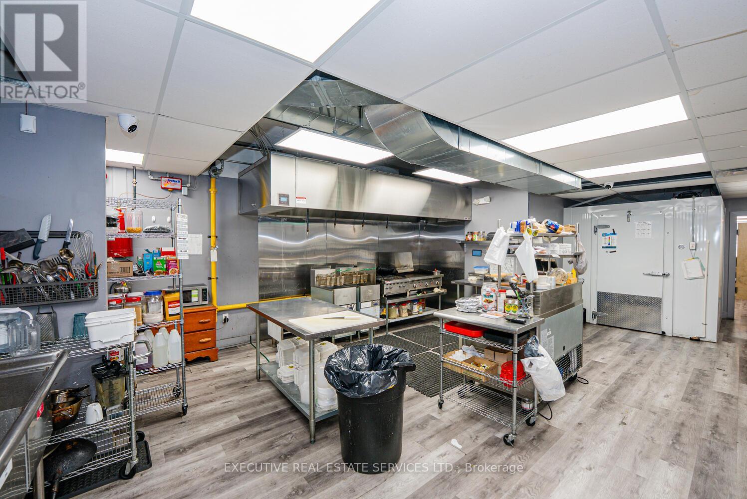 4681 Queen Street, Niagara Falls (Downtown), Ontario  L2E 2L9 - Photo 15 - X12787952