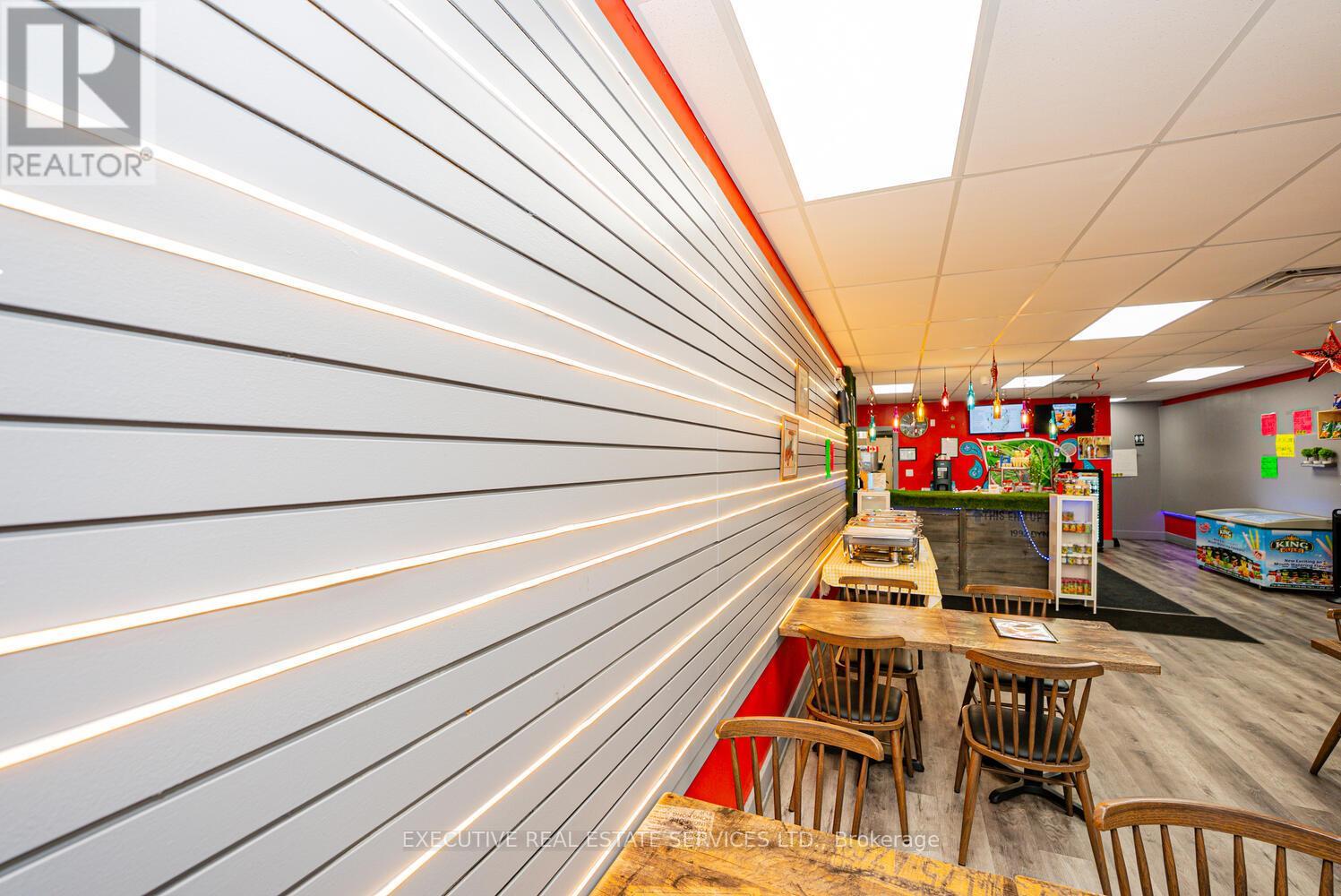 4681 Queen Street, Niagara Falls (Downtown), Ontario  L2E 2L9 - Photo 25 - X12787952