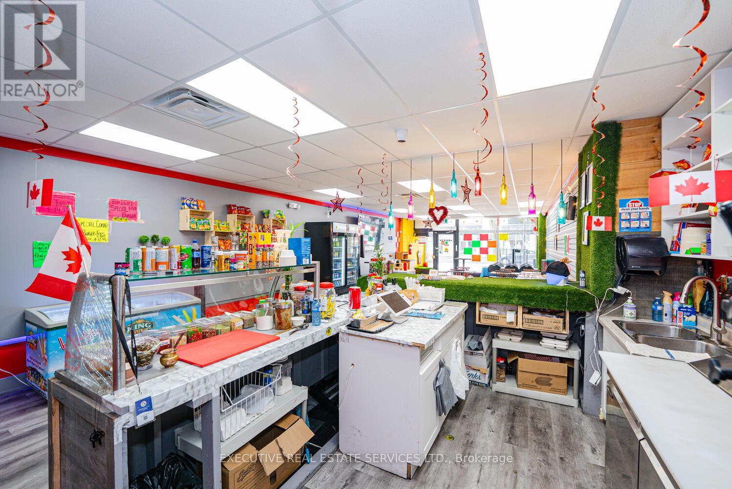 4681 Queen Street, Niagara Falls (Downtown), Ontario  L2E 2L9 - Photo 34 - X12787952