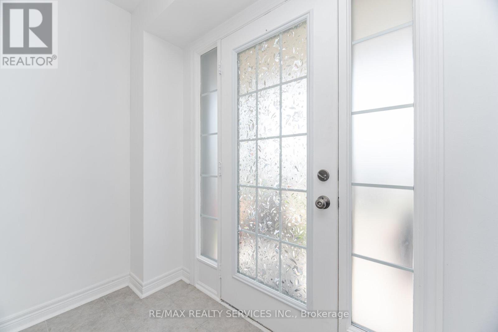 22 Mcdevitt Lane, Caledon, Ontario  L7C 3S2 - Photo 6 - W12461829