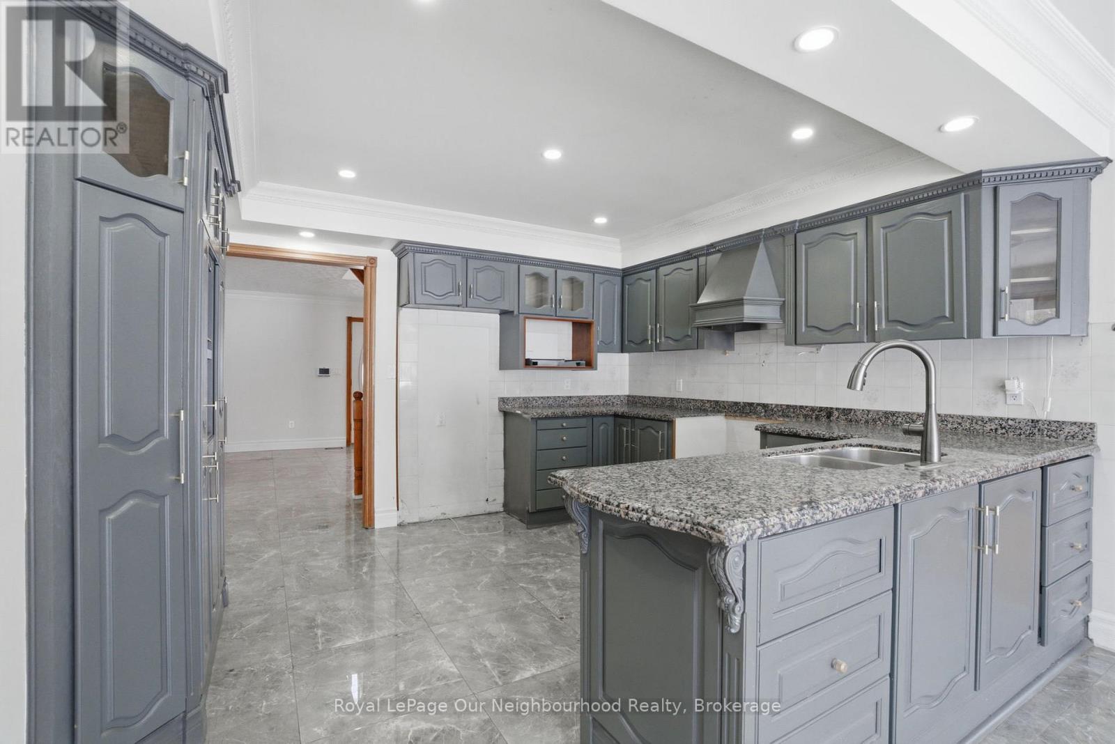 79 Elizabeth Street, Oshawa (Mclaughlin), Ontario  L1J 8H3 - Photo 11 - E12787972