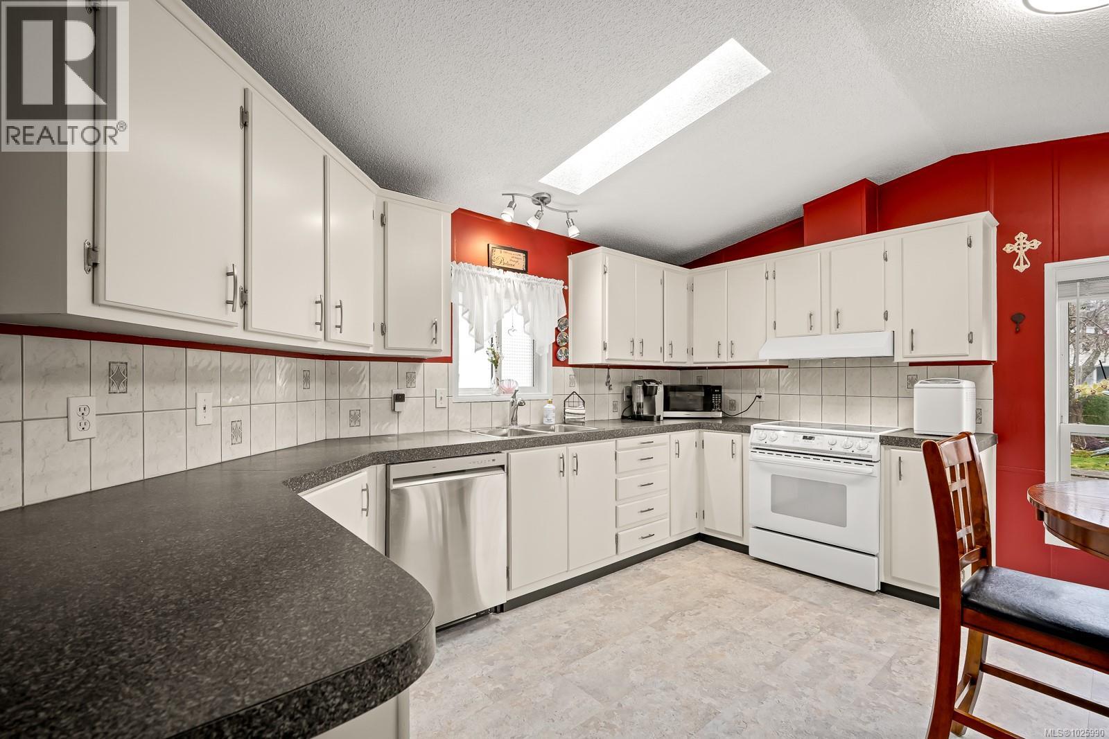 16 2140 20th St, Courtenay, British Columbia  V9N 2G6 - Photo 11 - 1025990