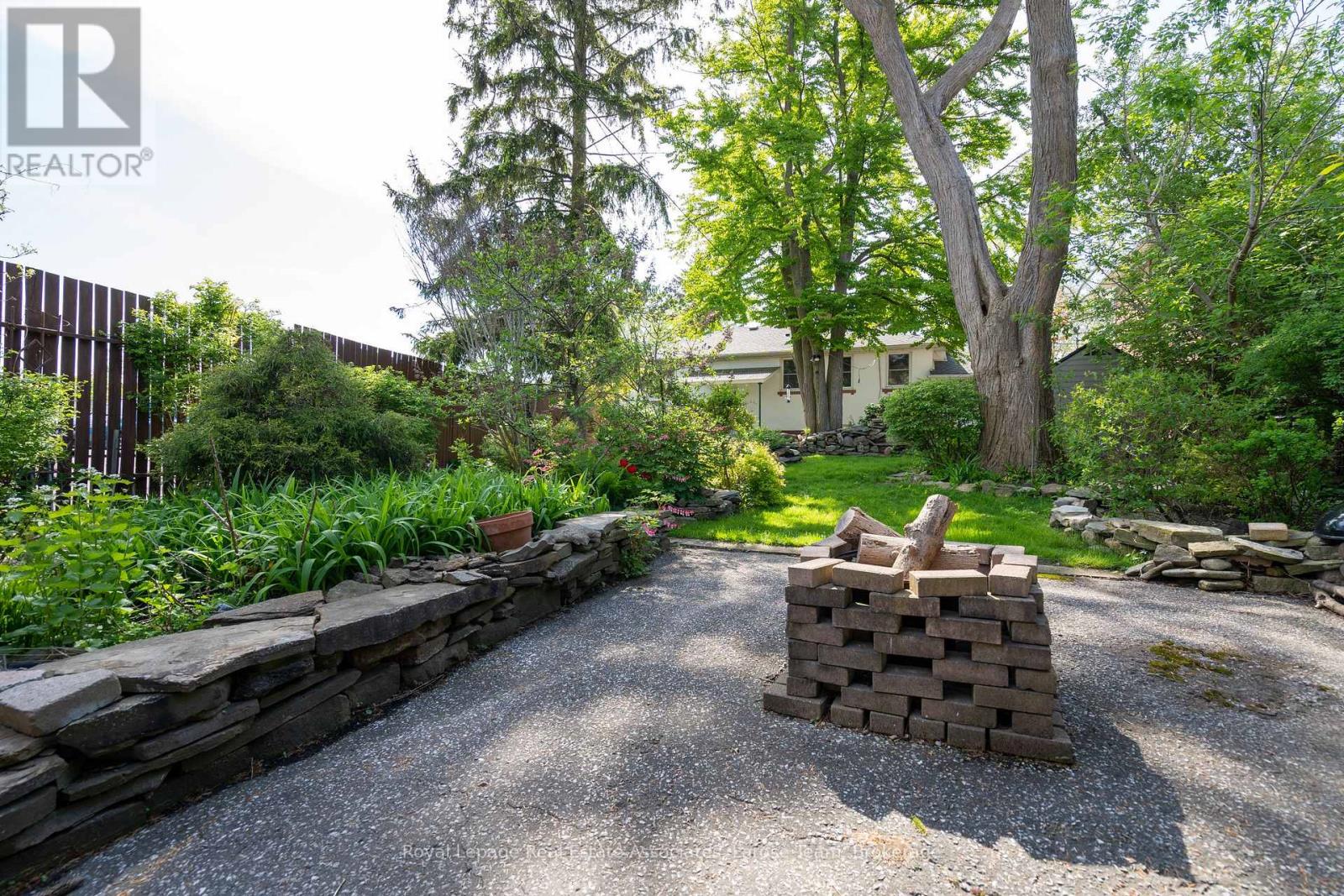 66 Minnewawa Road, Mississauga, Ontario  L5G 1C7 - Photo 21 - W12784070