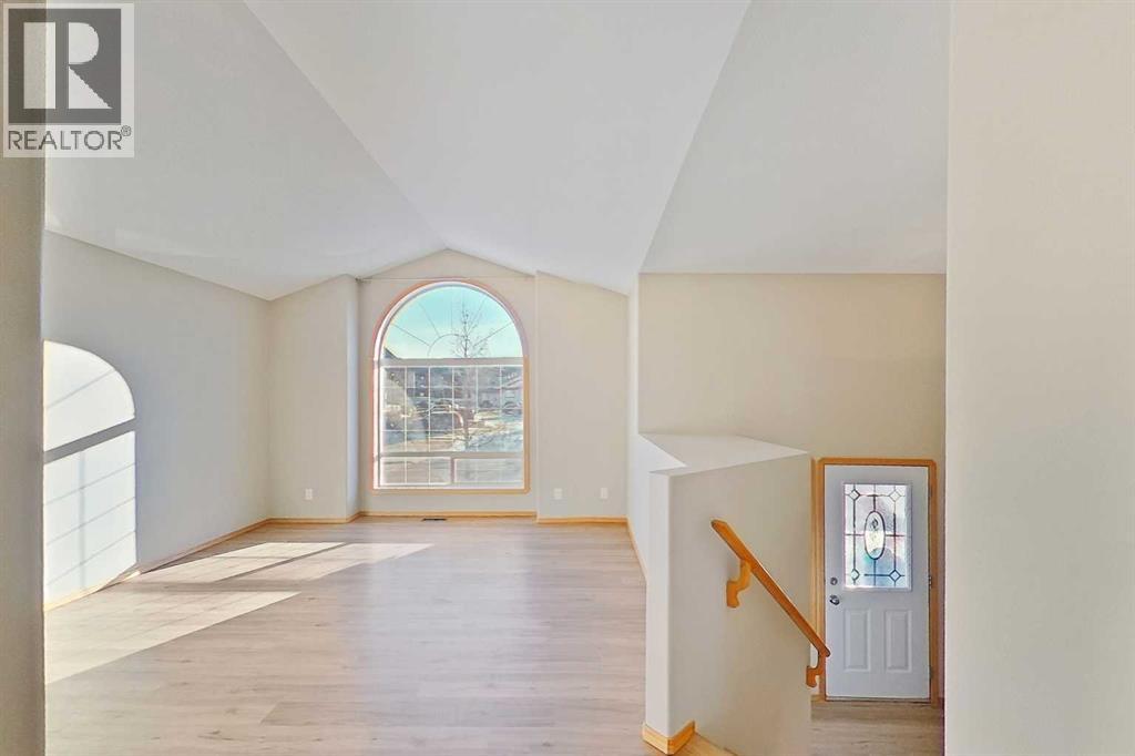 96 Addington Drive, Red Deer, Alberta  T4R 2V4 - Photo 5 - A2285322